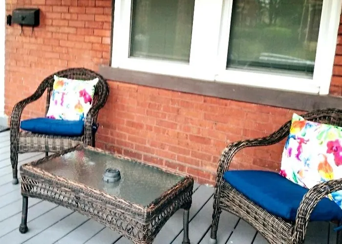 Holiday home Bright & Clean 2br Near Downtown Porch Parking Pittsburgh