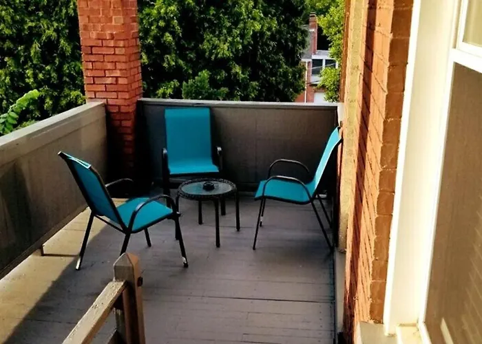 Bright & Clean 2br Near Downtown Porch Parking Holiday home *