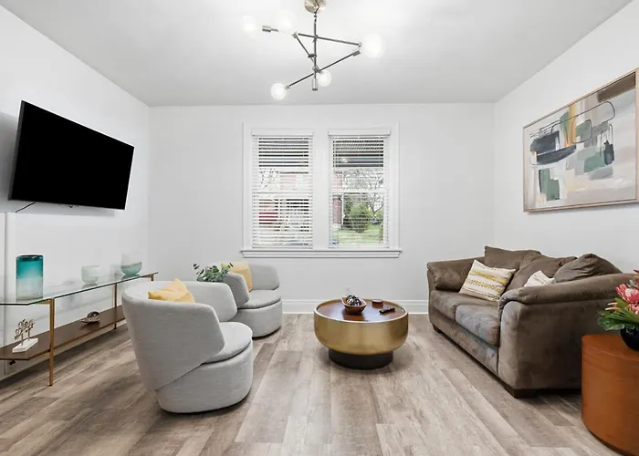 Bright & Clean 2br Near Downtown Porch Parking *