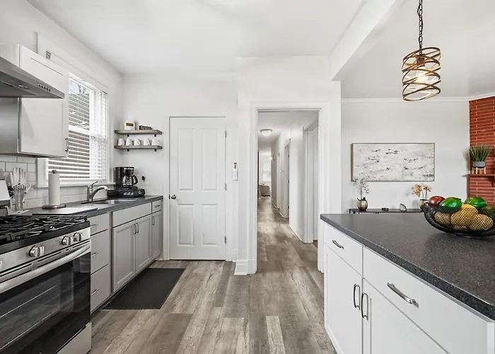 Bright & Clean 2br Near Downtown Porch Parking * Pittsburgh