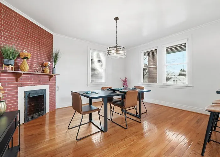 Bright & Clean 2br Near Downtown Porch Parking * Pittsburgh