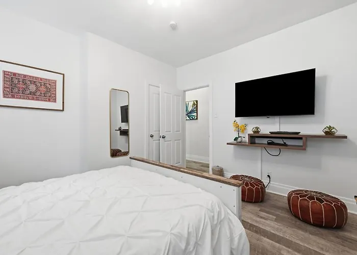 Bright & Clean 2br Near Downtown Porch Parking Pittsburgh