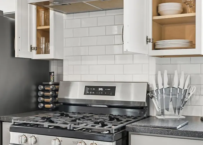 Bright & Clean 2br Near Downtown Porch Parking Pittsburgh